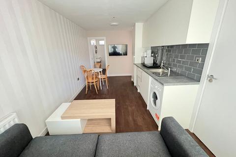 1 bedroom flat to rent, Heronsforde, London