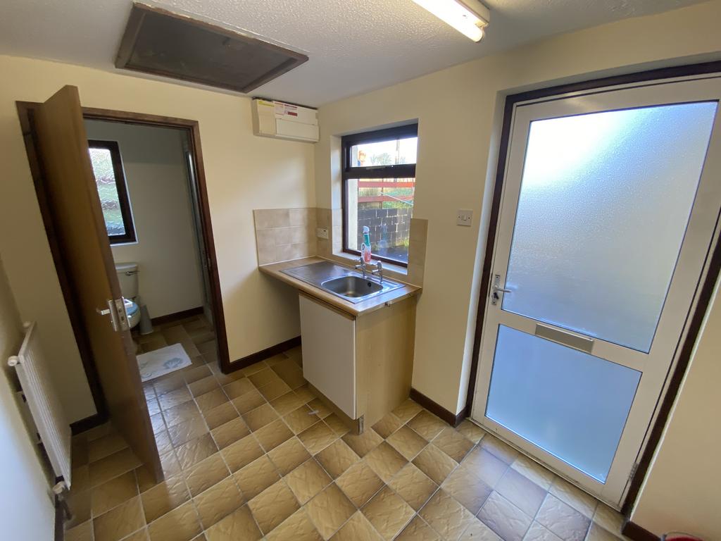Utility room off