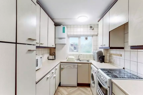 3 bedroom flat for sale, ROSEWOOD HOUSE, GREAT NORTH WAY, HENDON, NW4 1PD