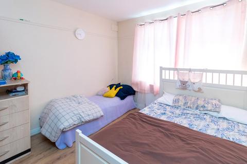 2 bedroom apartment for sale, Everton Court, Honeypot Lane, Stanmore, Middx, HA7