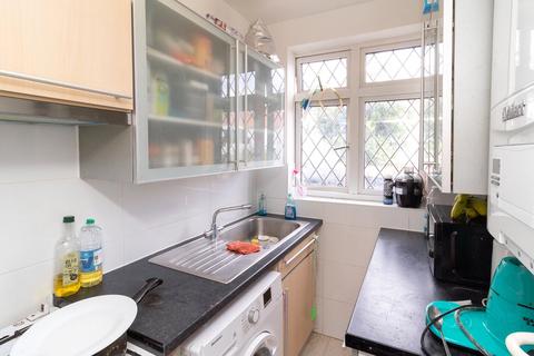 2 bedroom apartment for sale, Everton Court, Honeypot Lane, Stanmore, Middx, HA7