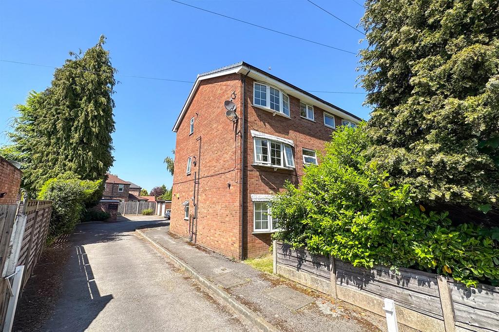 Church Road, Urmston, Manchester, M41 1 bed apartment £160,000