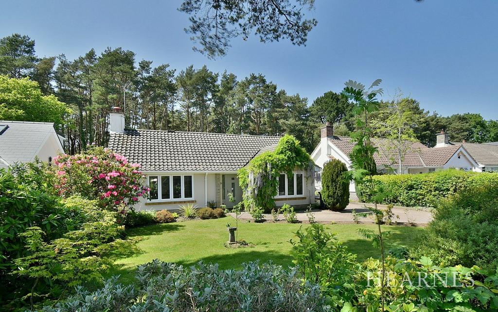 Linden Close, West Parley, Ferndown, BH22 2 bed detached bungalow for
