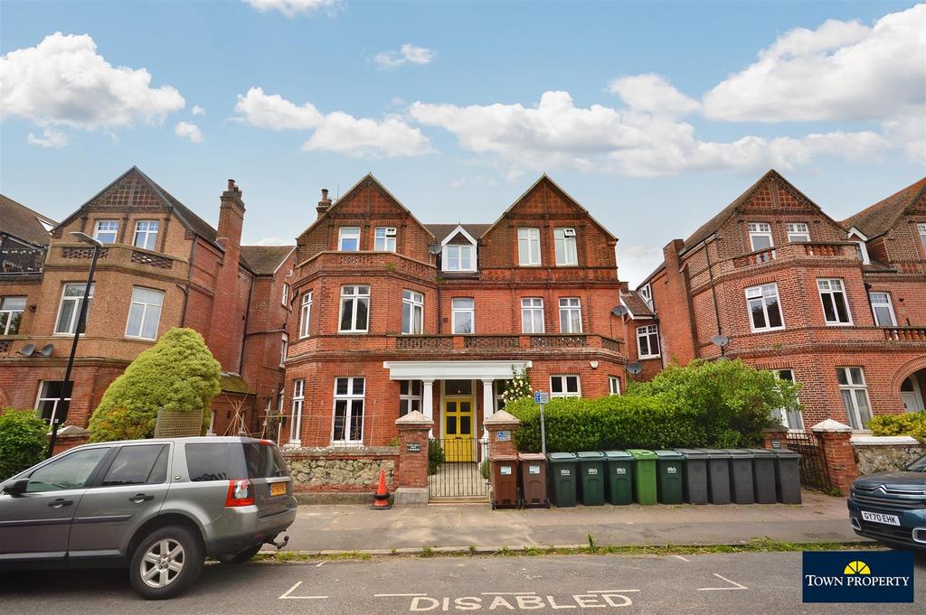Hartfield Road, Eastbourne 2 bed flat for sale £329,950