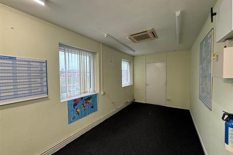 Storage to rent, St. Richards Road, Four Pools Industrial Estate, Evesham