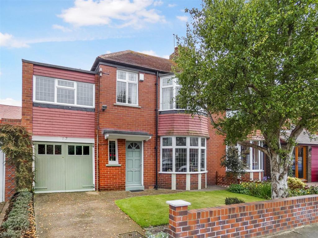 Selwyn Avenue, 4 bed semidetached house £340,000