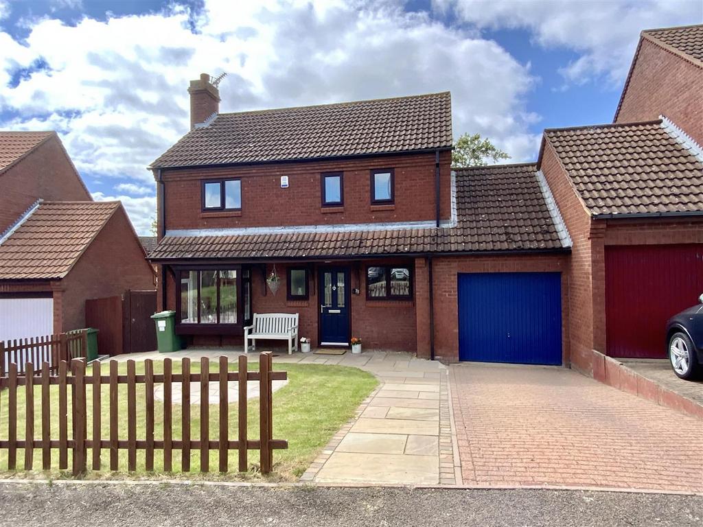 Walgrave Drive, Bradwell, Milton Keynes 3 bed link detached house for