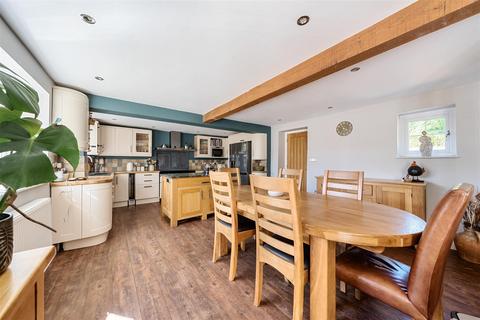 Stables Cottage Exeter Road, Ottery St Mary, EX11 1LE