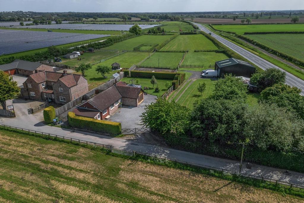 Thirsk Road, Easingwold 3 bed detached bungalow for sale £675,000