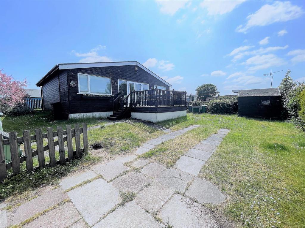 Humberston Fitties, Humberston, Grimsby, N E Lincs, DN36 4HD 4 bed