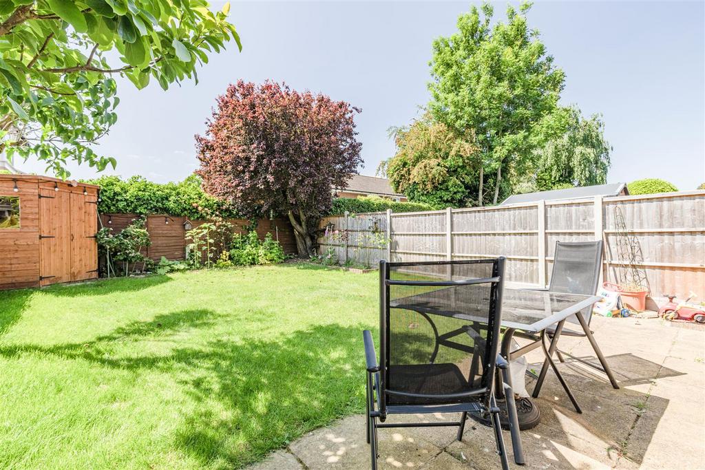 Wheatash Road, Addlestone 3 bed semidetached house for sale £500,000