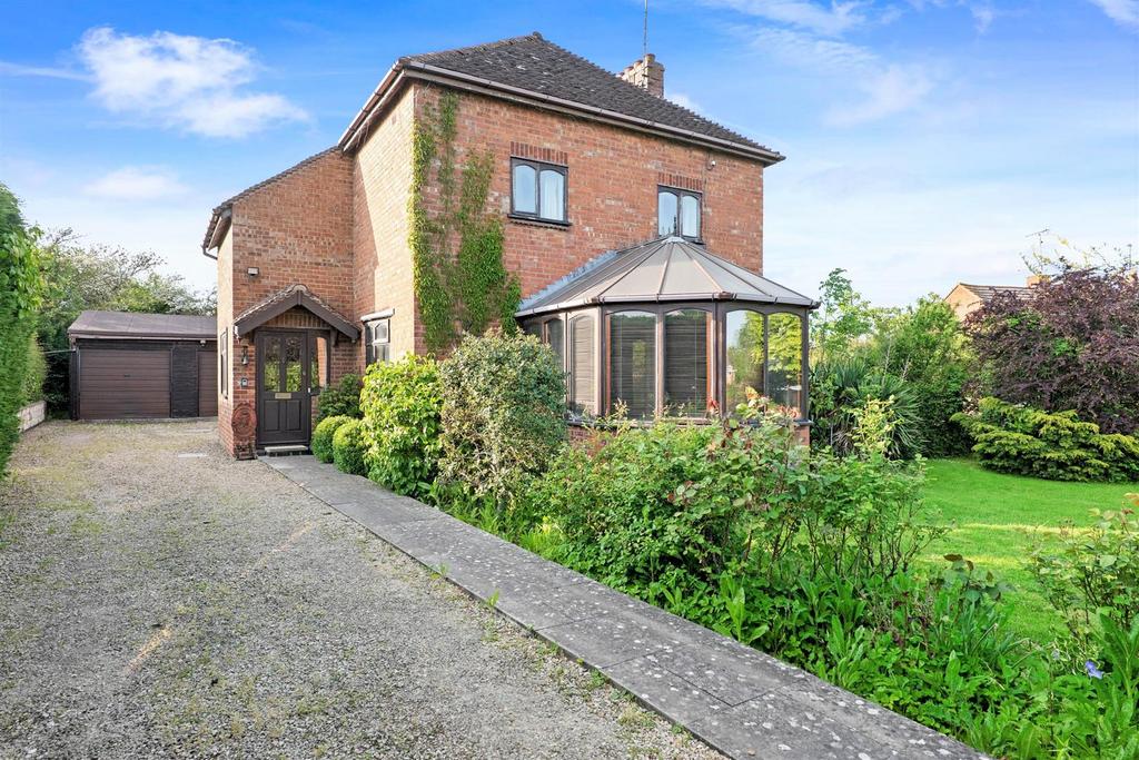 Campden Road, ShipstonOnStour, Warwickshire 3 bed detached house for sale £475,000