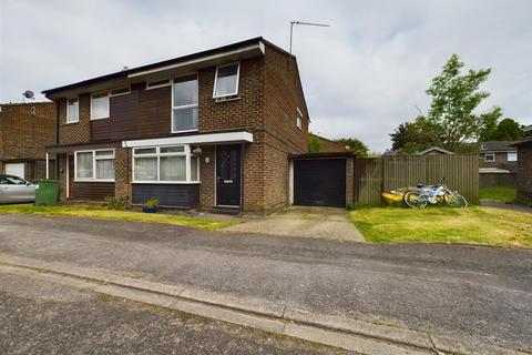 3 bedroom semi-detached house for sale - Narromine Drive, Calcot, Reading