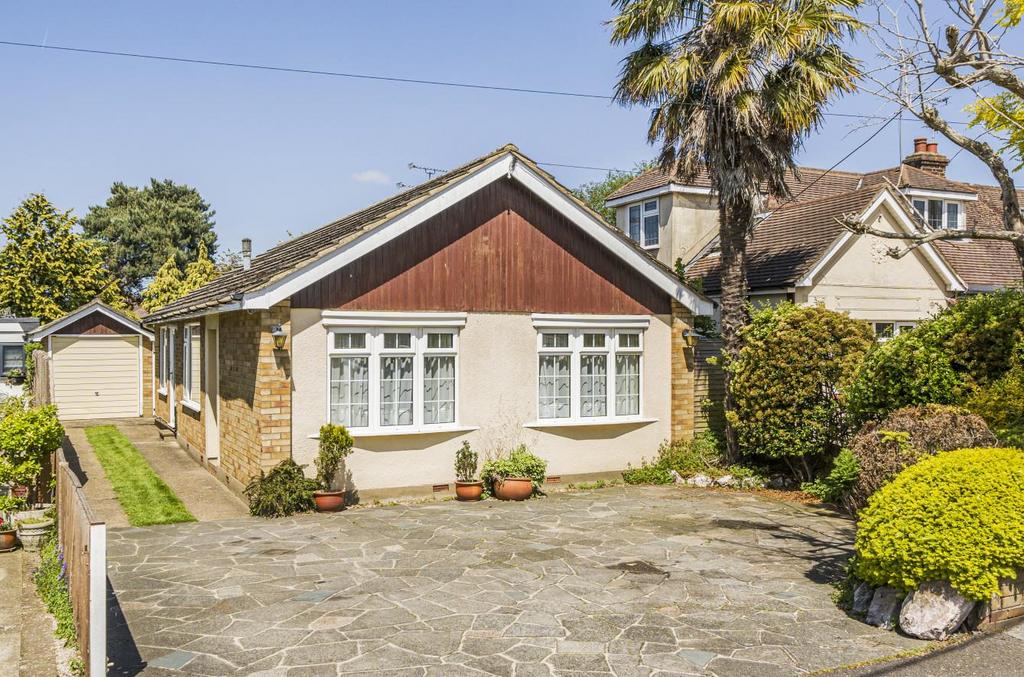 Crow Green Road, Pilgrims Hatch, Brentwood 2 bed detached bungalow for sale £500,000