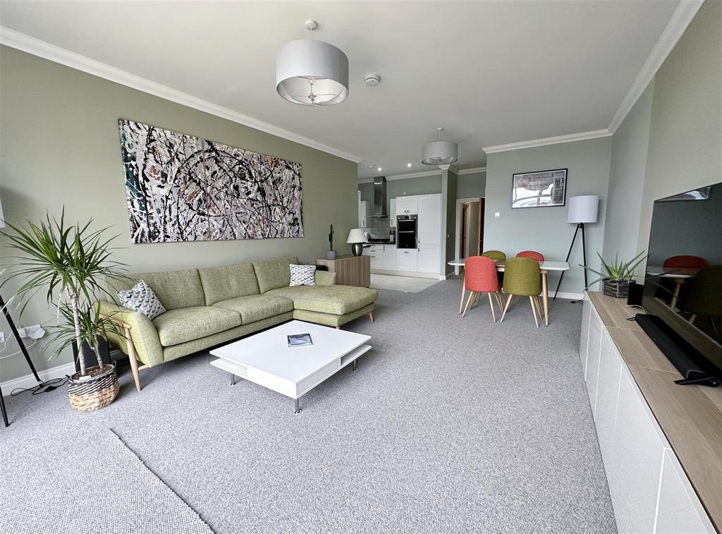 Baring Road, Cowes 2 bed apartment for sale £385,000