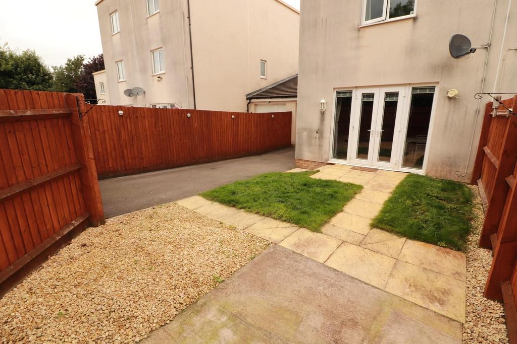 Garden shot 2 69 normandy drive.JPG