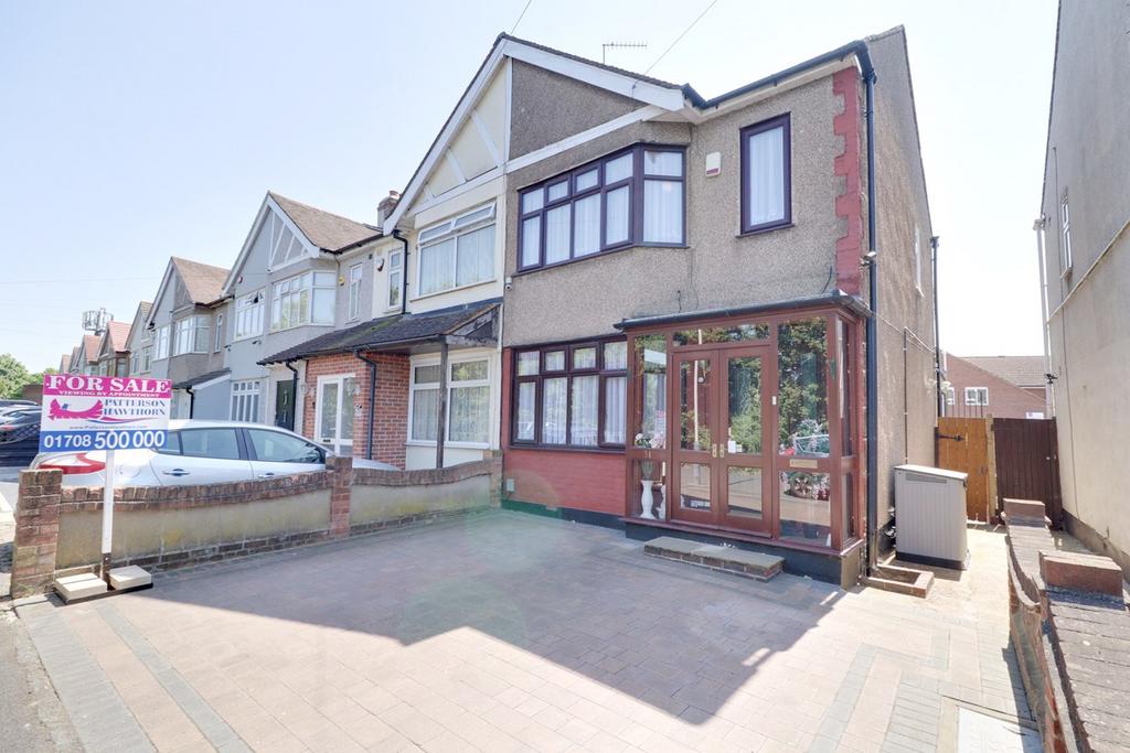 Wentworth Way, Rainham RM13 3 bed end of terrace house for sale £400,000