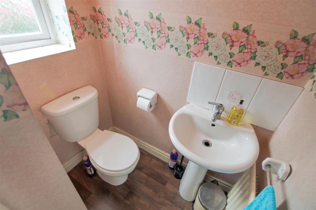 Downstairs Cloakroom / WC: