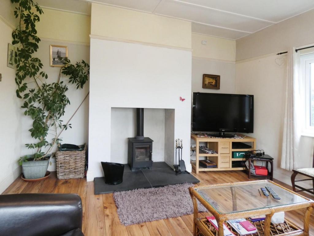 Holmsdale, Wigton Road, Silloth 2 bed detached bungalow £175,000