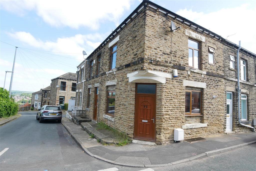 Kirkgate, Hanging Heaton, Batley 2 bed house £650 pcm (£150 pw)