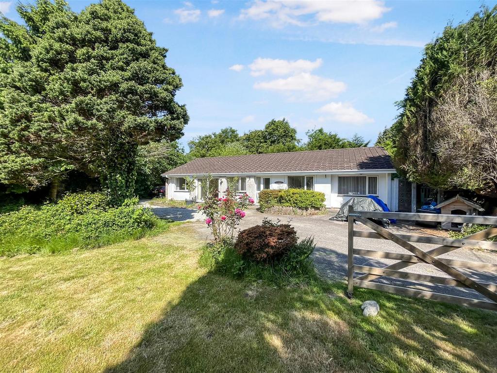 Ponsanooth 4 bed detached bungalow for sale £395,000