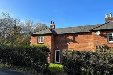 3 bedroom cottage for sale - Station Road, Berwick, Polegate
