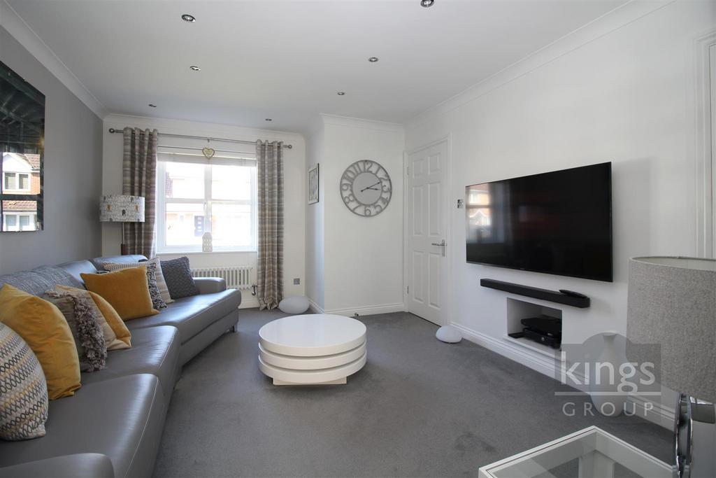 The Gardiners, Harlow 3 bed semidetached house £450,000