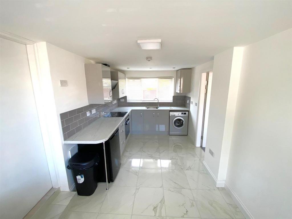 Pedmore Lane, Stourbridge 1 bed semidetached bungalow £760 pcm (£175 pw)