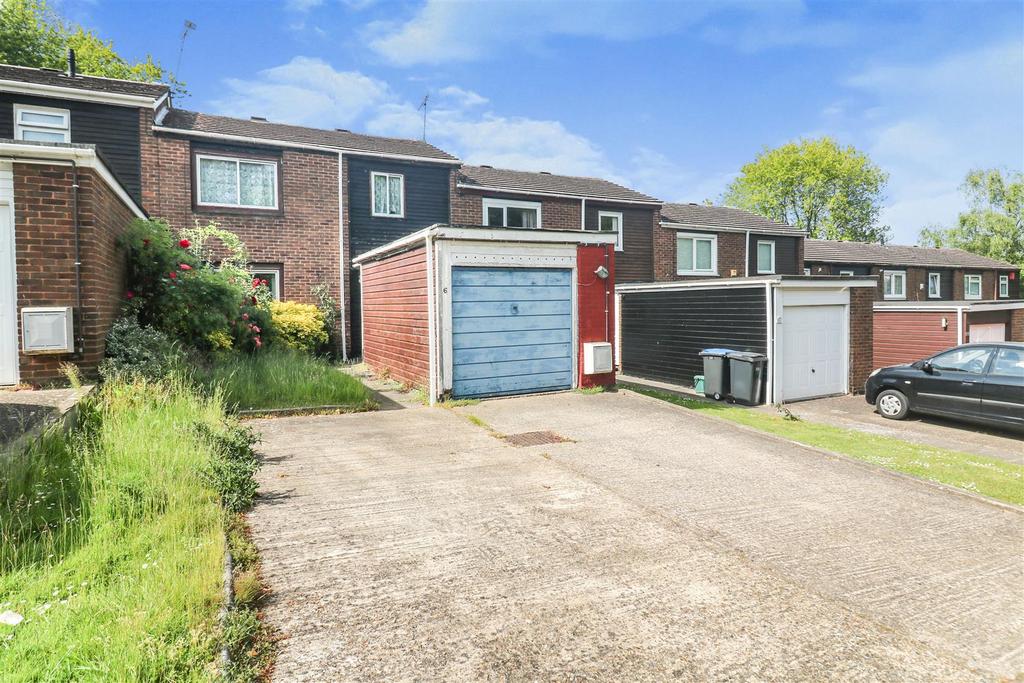 The Maples, Harlow 3 bed house for sale £325,000