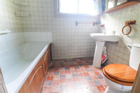 6 The Maples, Harlow, CM19 4QY