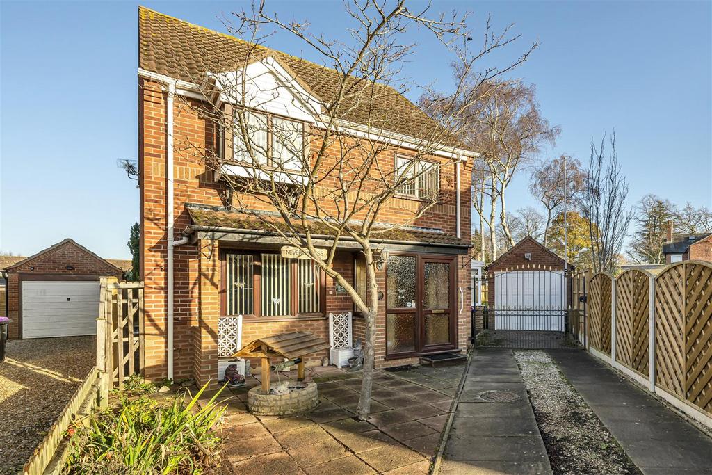 St. Leonards Close, Woodhall Spa, LN10 6SX 3 bed detached house for