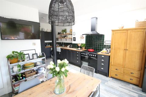 52 Campbell Road, Salisbury, SP1 3BG