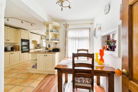 6 Meadowview Road, Epsom, KT19 9UB