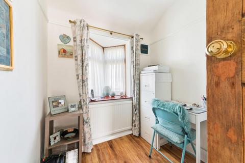 6 Meadowview Road, Epsom, KT19 9UB