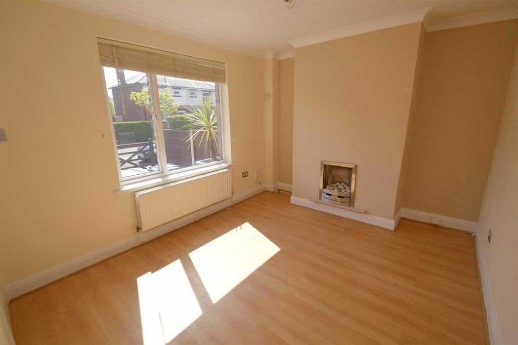 Moorhill Road Macclesfield 2 bed terraced house £795 pcm (£183 pw)