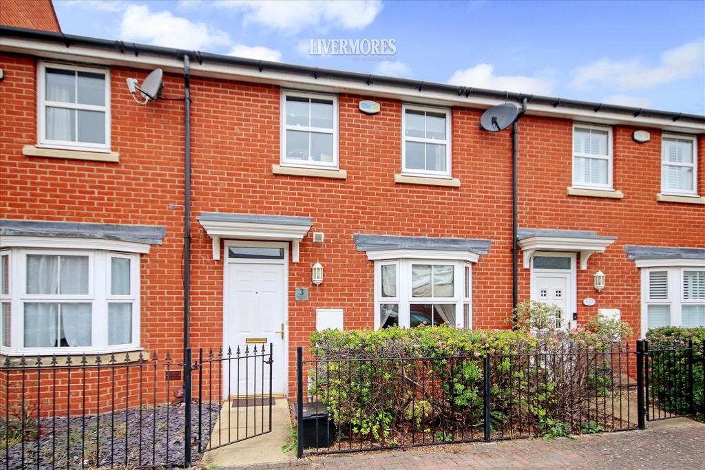 Pinewood Place, Dartford 3 bed semidetached house £1,800 pcm (£415 pw)