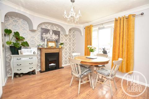 3 bedroom semi-detached house for sale - Larch Road, Lowestoft, NR32