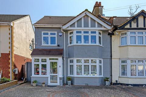 4 bedroom house for sale - Heathcote Grove, Chingford E4