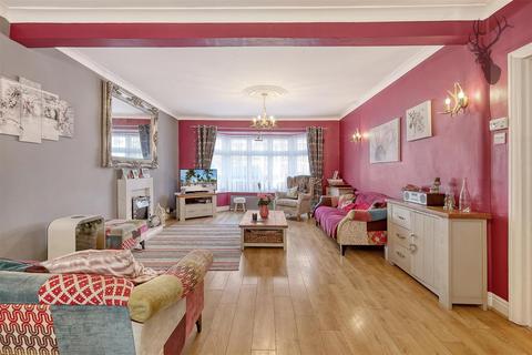 19 Heathcote Grove, London, E4 6RZ