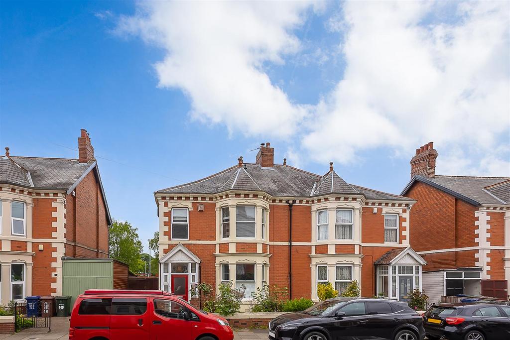 Sefton Avenue, Heaton, Newcastle upon Tyne 4 bed semidetached house