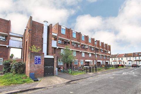 138 Benson Close, Hounslow, TW3 3RA