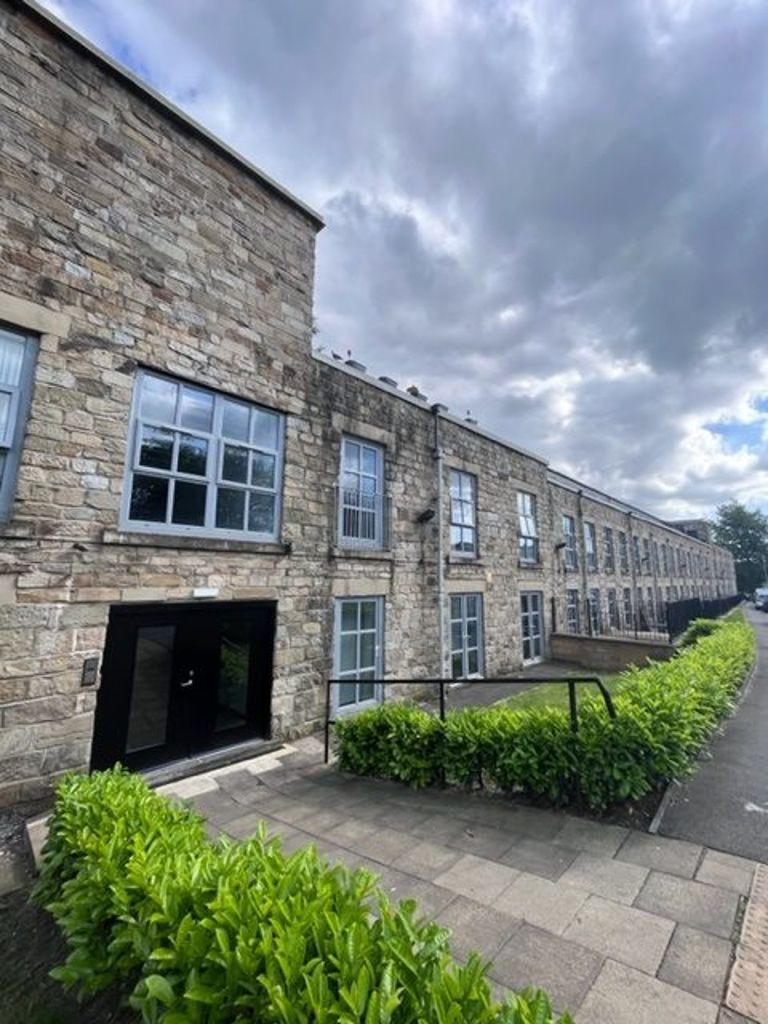 16 Wharfside Apartments, Bury, BL8 1DE 2 bed apartment £850 pcm (£196 pw)