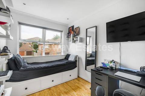 23 Sandwick Close, London, NW7 2AX