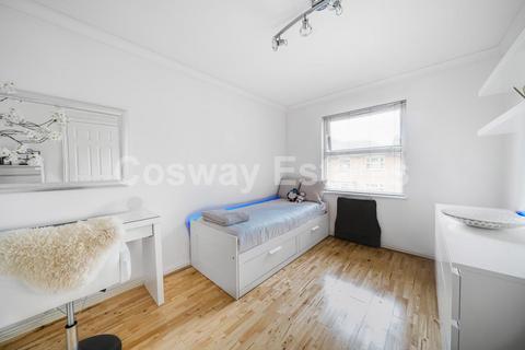 23 Sandwick Close, London, NW7 2AX