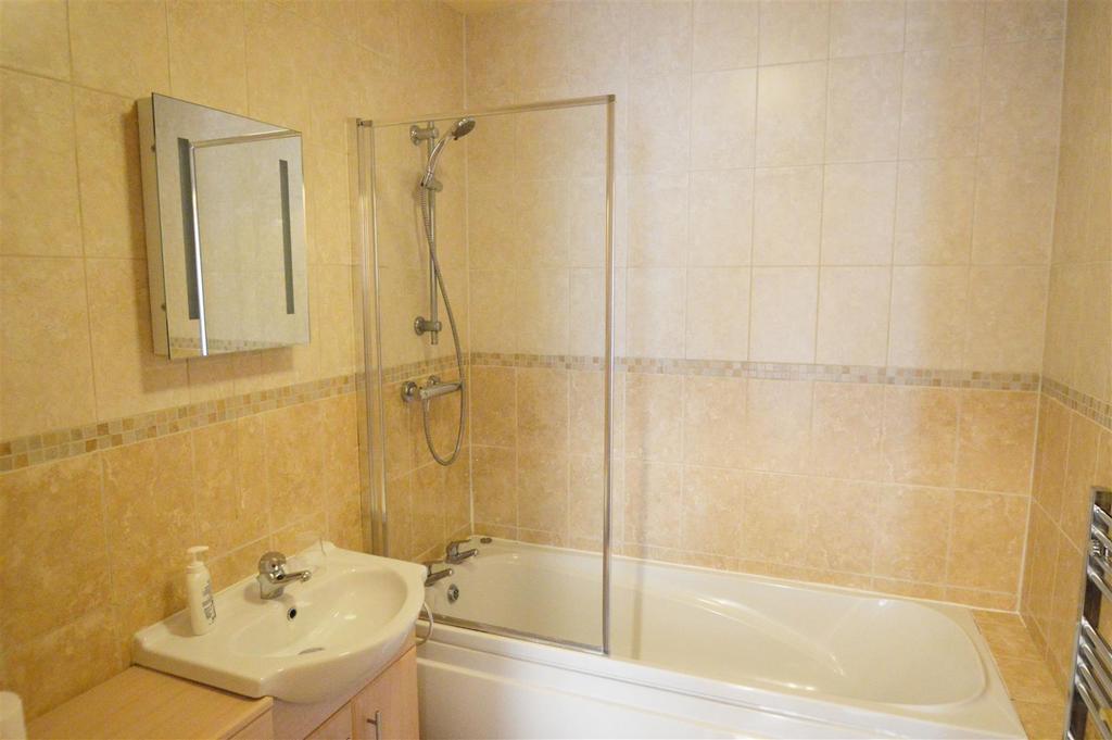 Bed 1 Ensuite edit.jpeg