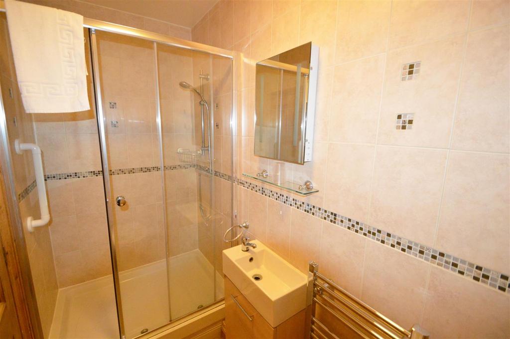 Bed 2 Ensuite edit.jpeg