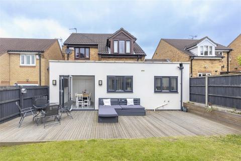 3 bedroom detached house for sale - Buckingham Drive, Leicester