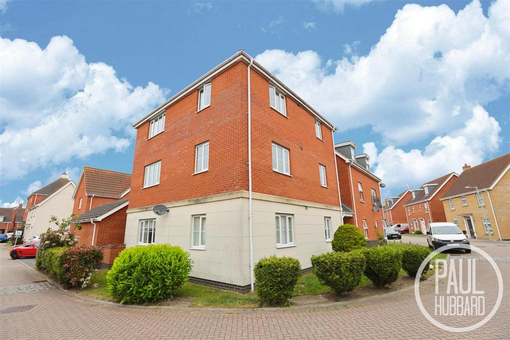 Killick Crescent, Carlton Colville... 2 bed apartment £675 pcm (£156 pw)