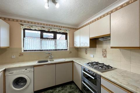 2 bedroom semi-detached bungalow for sale - Smiths Walk, Oulton Broad, Lowestoft