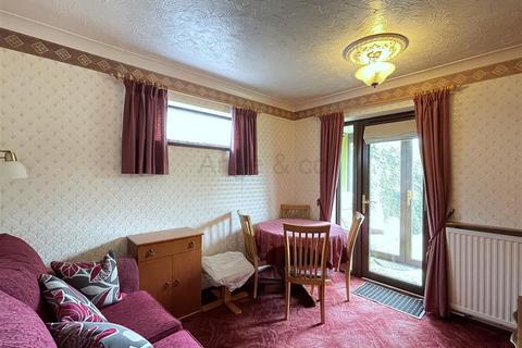 2 bedroom semi-detached bungalow for sale - Smiths Walk, Oulton Broad, Lowestoft